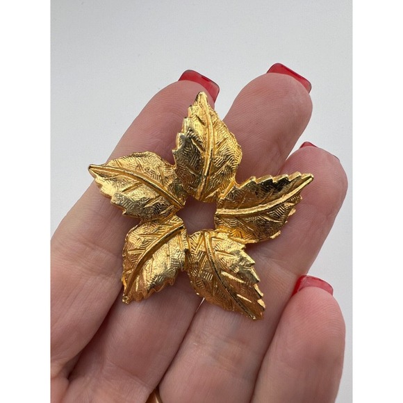 Vintage Women's Gold-Tone Birthday Gift Floral Textured Leaf Heavy Brooch Pin‎ - Picture 4 of 5